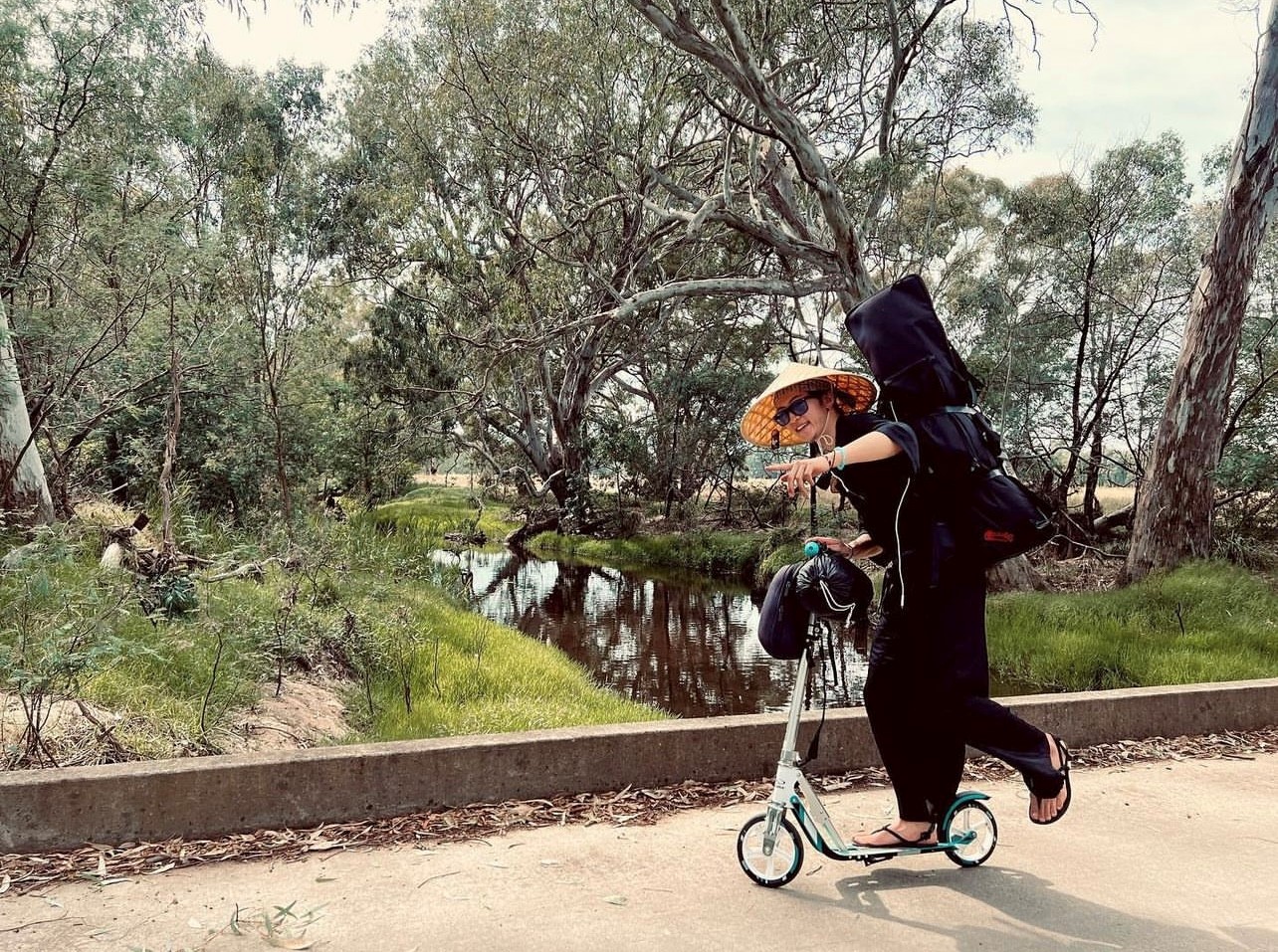 Australia_Uni rides his scooter from Melbourne to Cairns