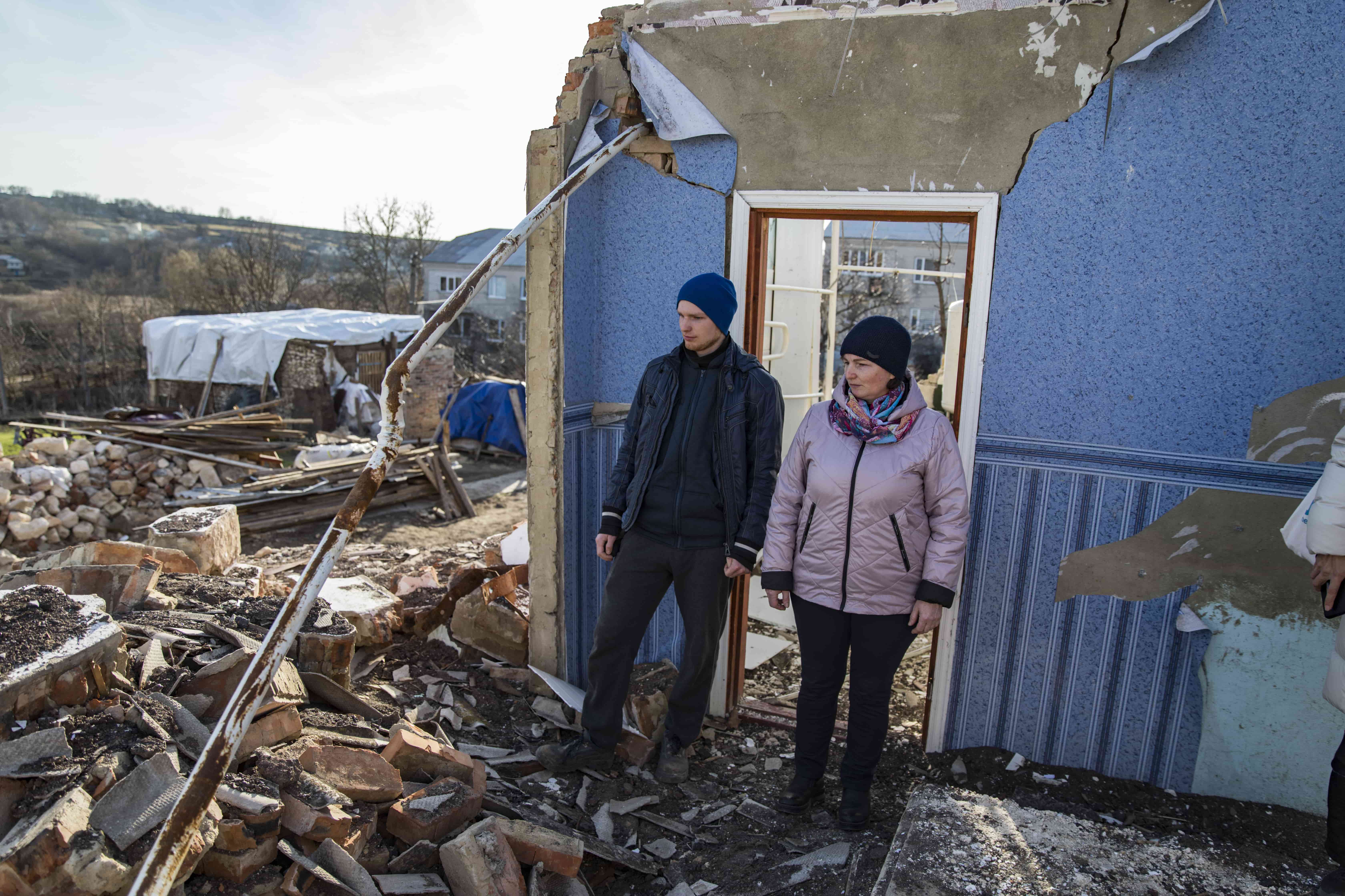 Ukraine. UNHCR Supports Community To Repair Homes After Missile Attack (1)