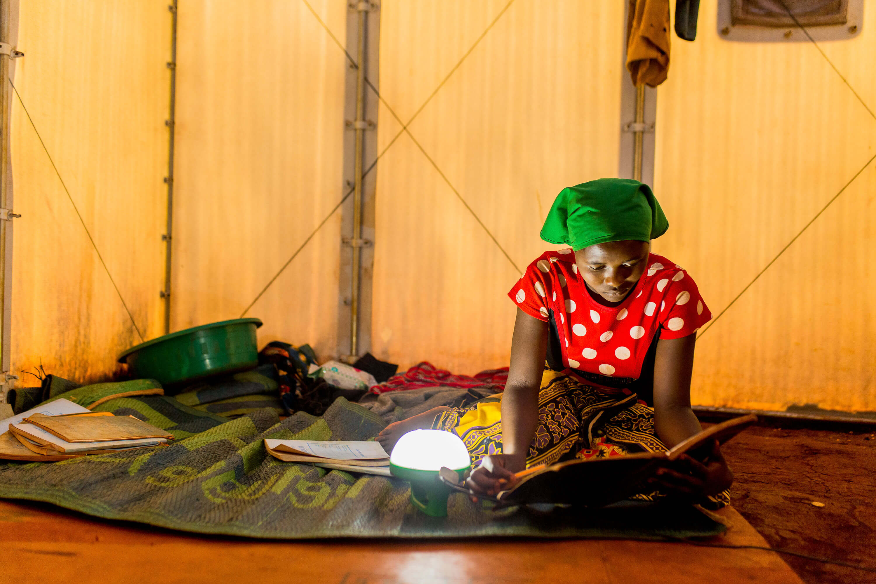Tanzania_refugee-woman-studying