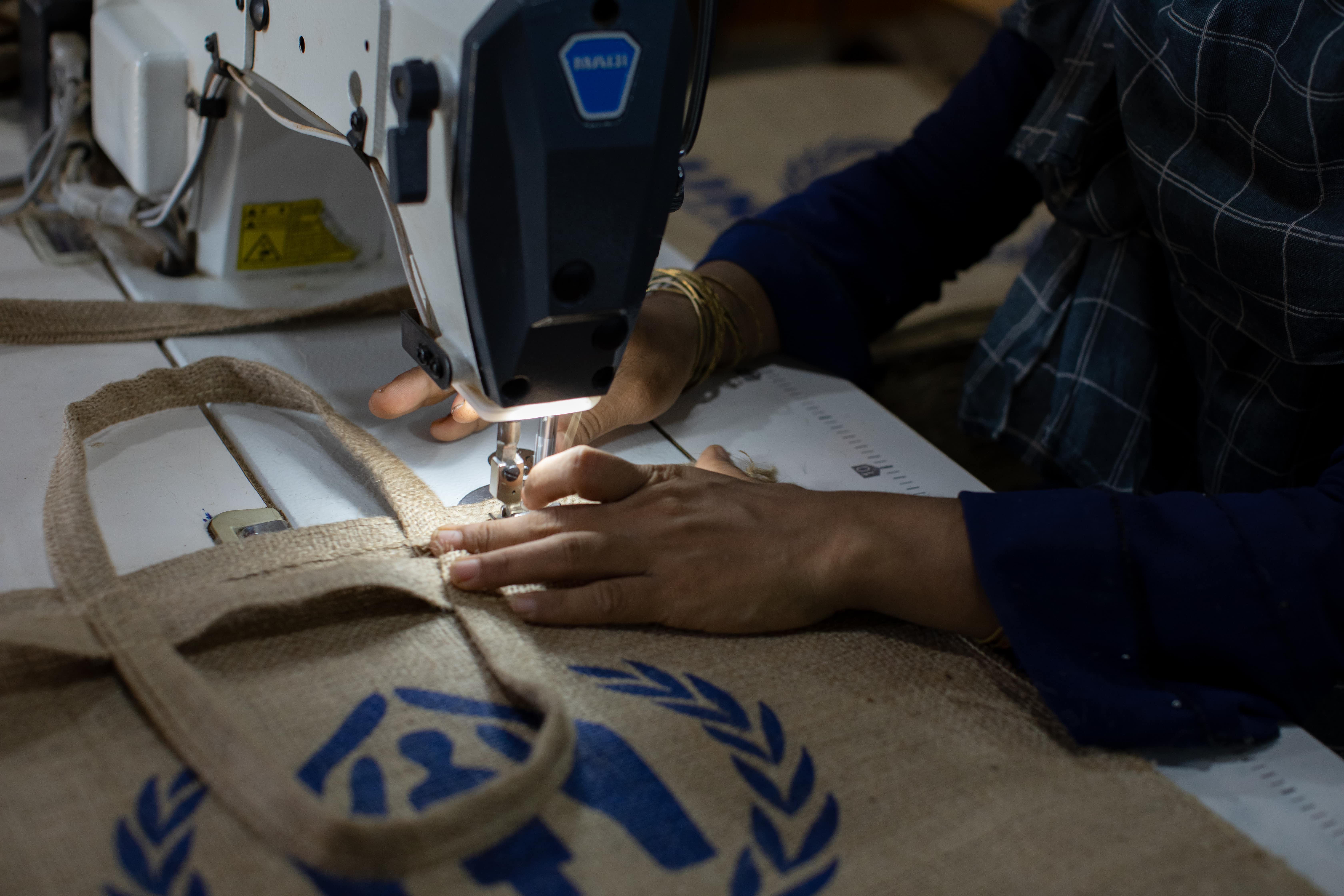 Bangladesh_Rohingya-women-makes-eco-friendly-products