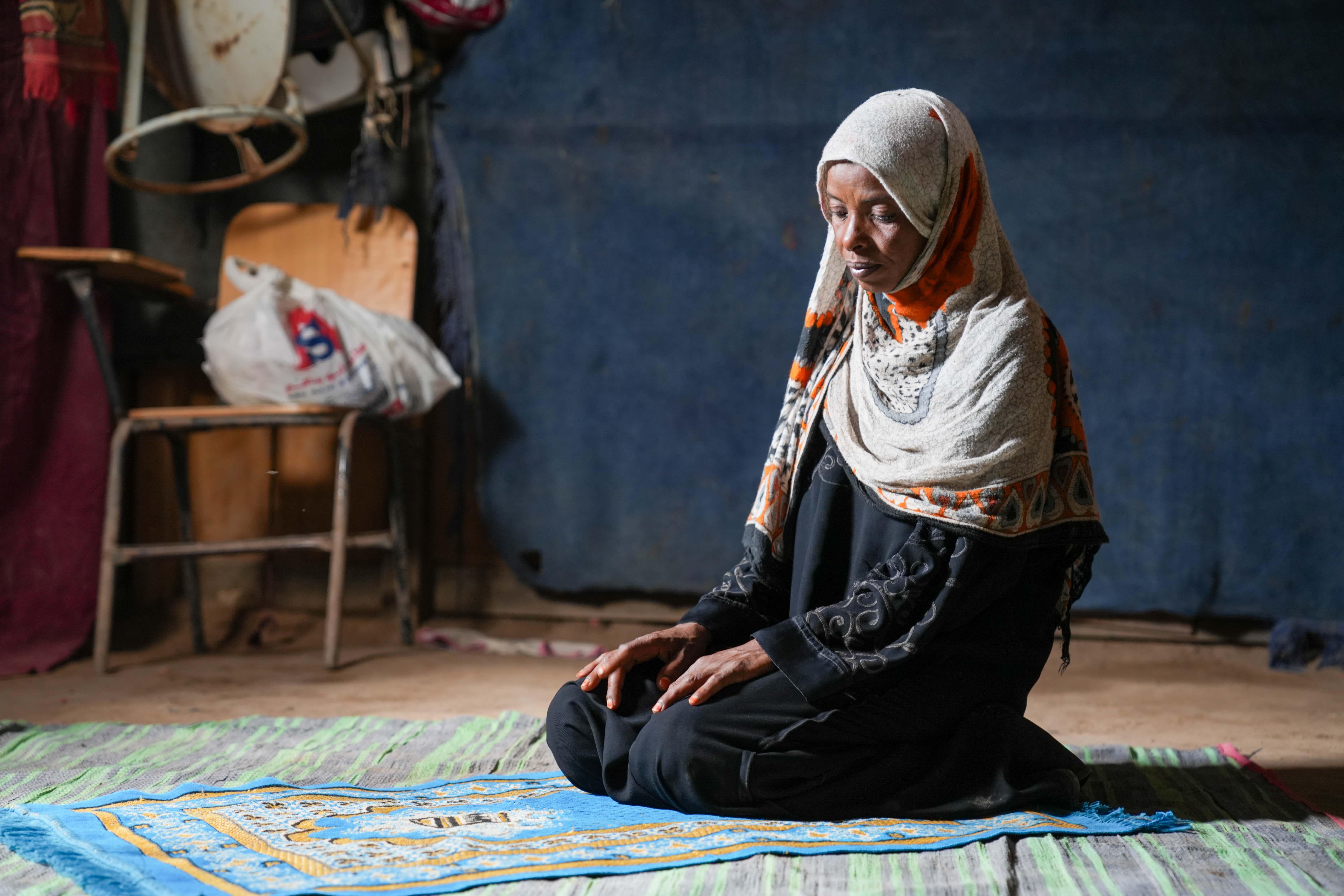 Yemen_Balqees-prays-this-Ramadan