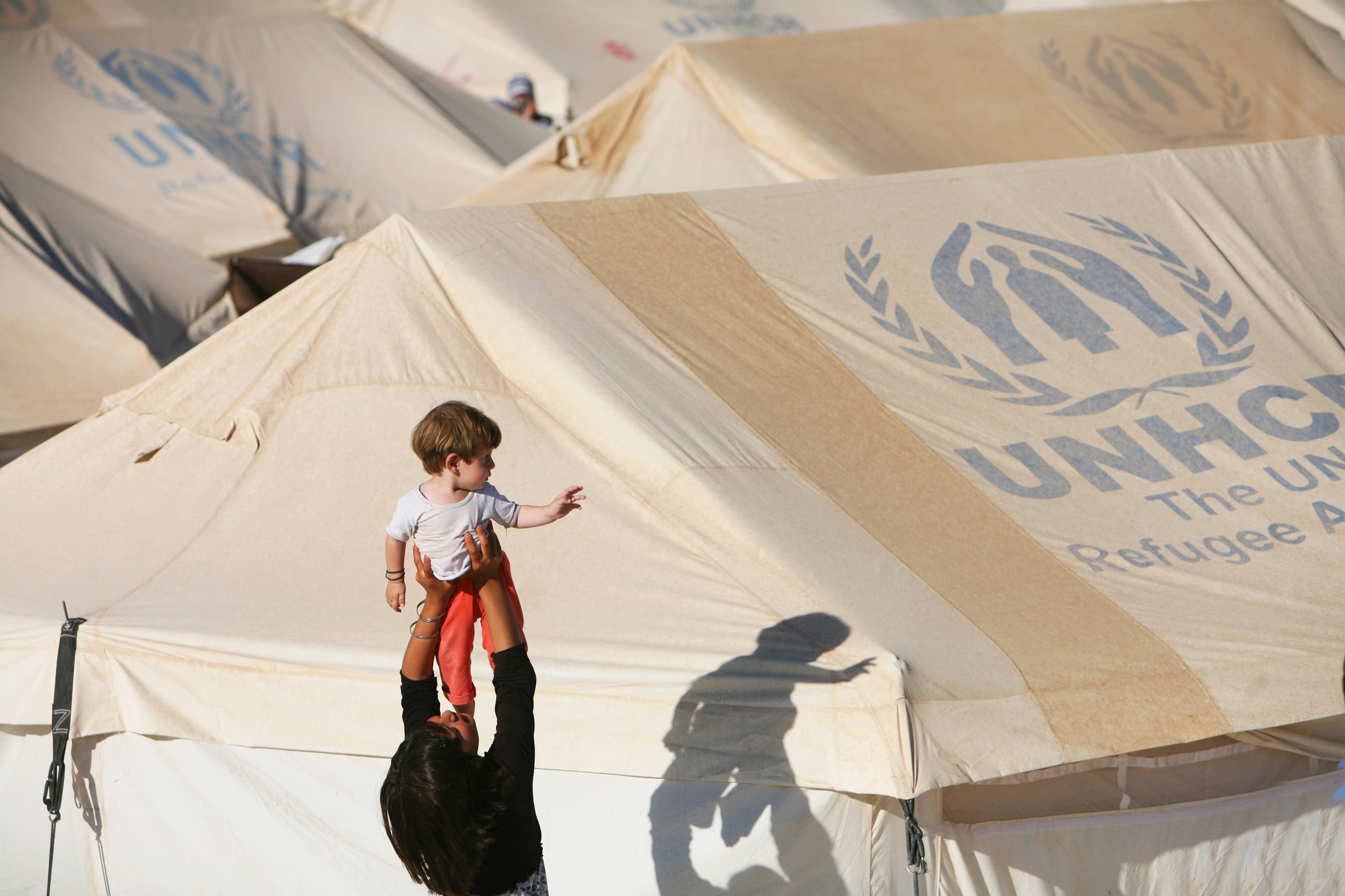 turkey_syrian-girl-playing-with-a-young-child